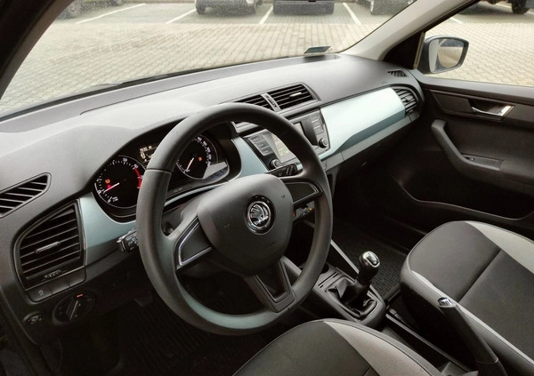 Skoda Fabia cena 34900 przebieg: 204199, rok produkcji 2018 z Bobowa małe 254